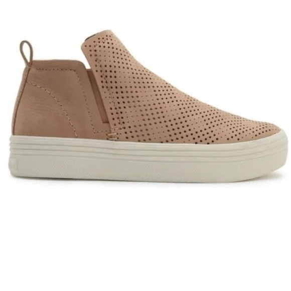 Dolce Vita Sneakers - Picture 1 of 9